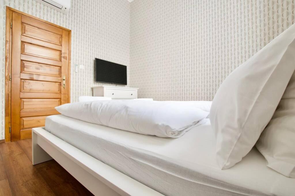 Premium Apartment By Hi5 - Central 3 Bedroom Budapest Ngoại thất bức ảnh