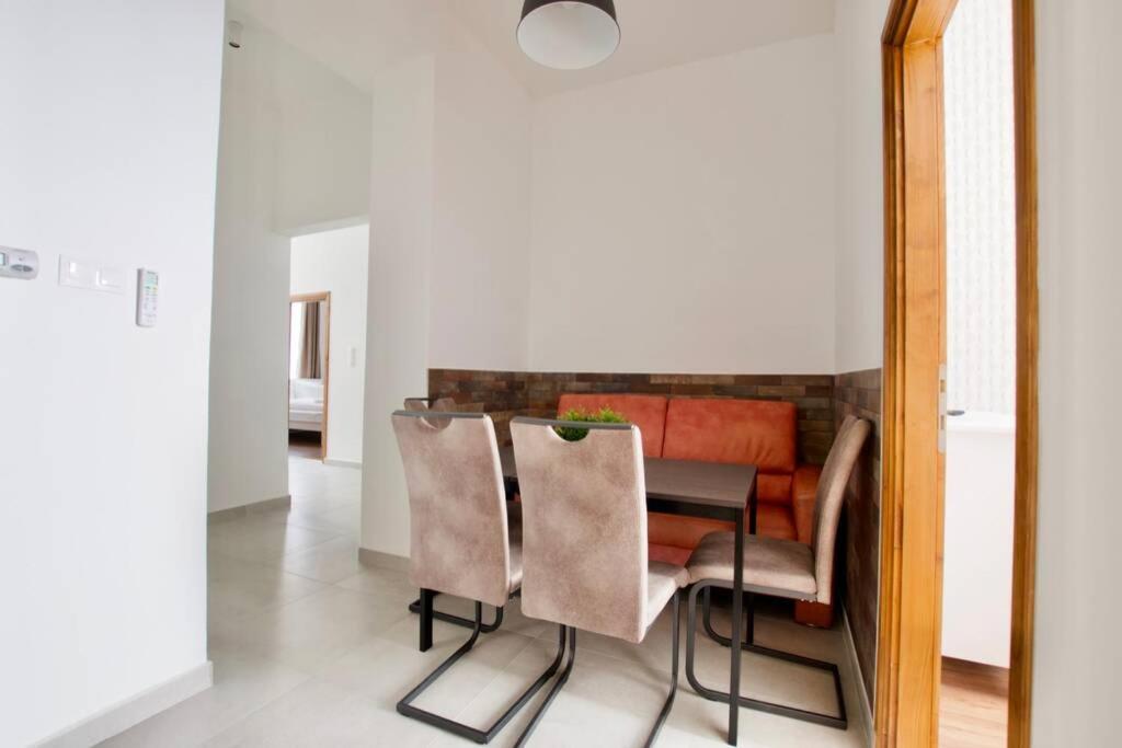 Premium Apartment By Hi5 - Central 3 Bedroom Budapest Ngoại thất bức ảnh