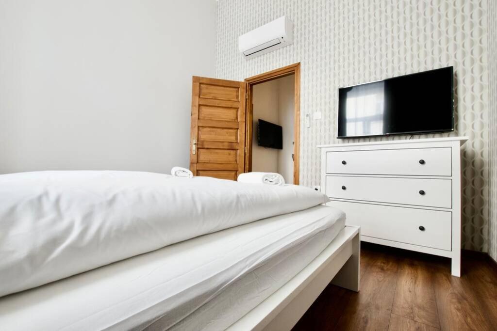 Premium Apartment By Hi5 - Central 3 Bedroom Budapest Ngoại thất bức ảnh
