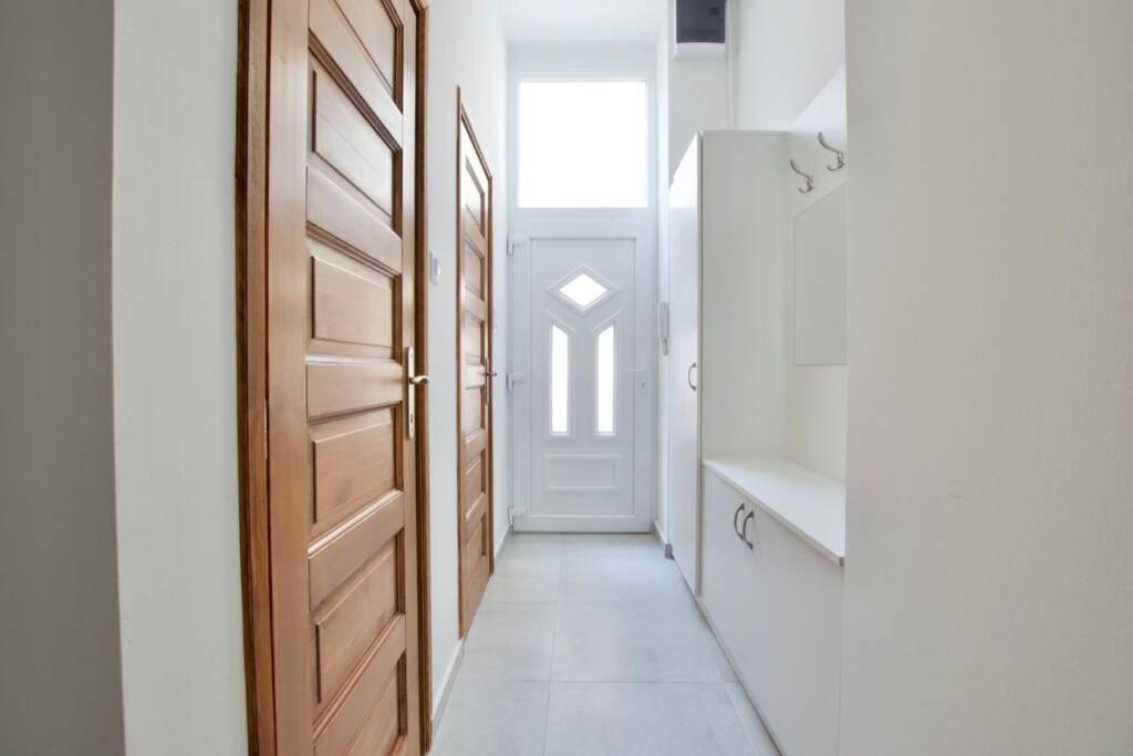 Premium Apartment By Hi5 - Central 3 Bedroom Budapest Ngoại thất bức ảnh