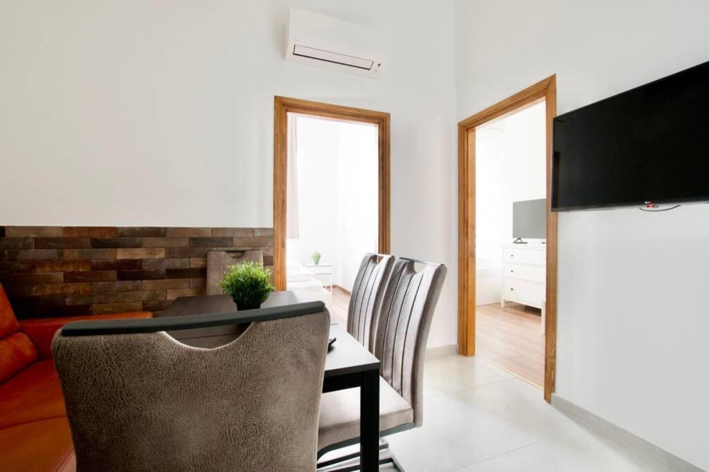 Premium Apartment By Hi5 - Central 3 Bedroom Budapest Ngoại thất bức ảnh