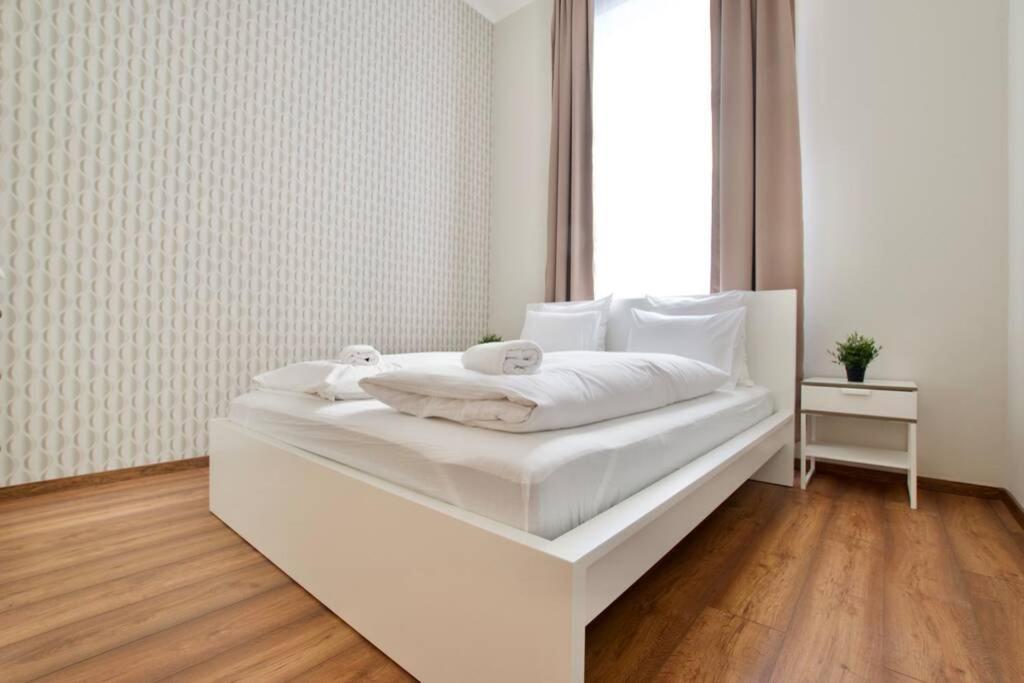 Premium Apartment By Hi5 - Central 3 Bedroom Budapest Ngoại thất bức ảnh