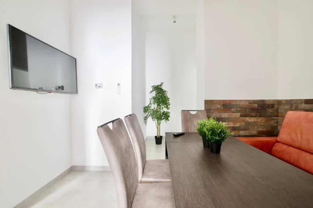 Premium Apartment By Hi5 - Central 3 Bedroom Budapest Ngoại thất bức ảnh